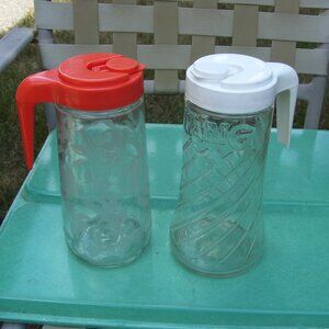 2 VINTAGE - TANG - 1 QUART GLASS PITCHERS  ORANGE & WHITE LID 2 NICE